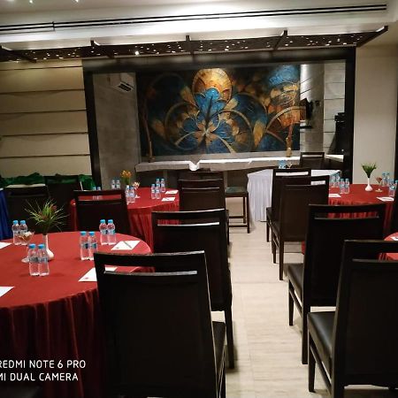 Tarawade Clarks Inn Пуна Экстерьер фото