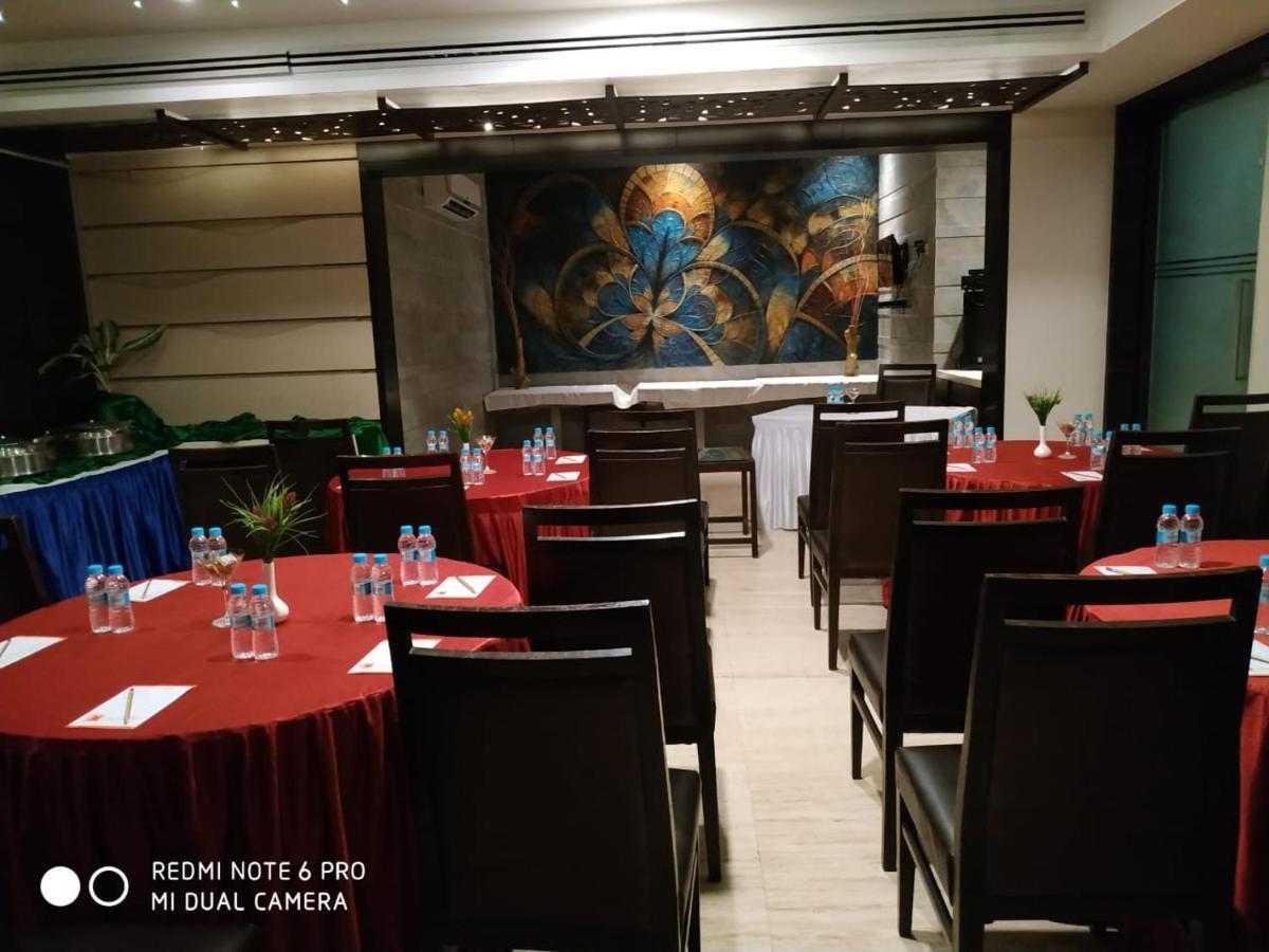 Tarawade Clarks Inn Пуна Экстерьер фото