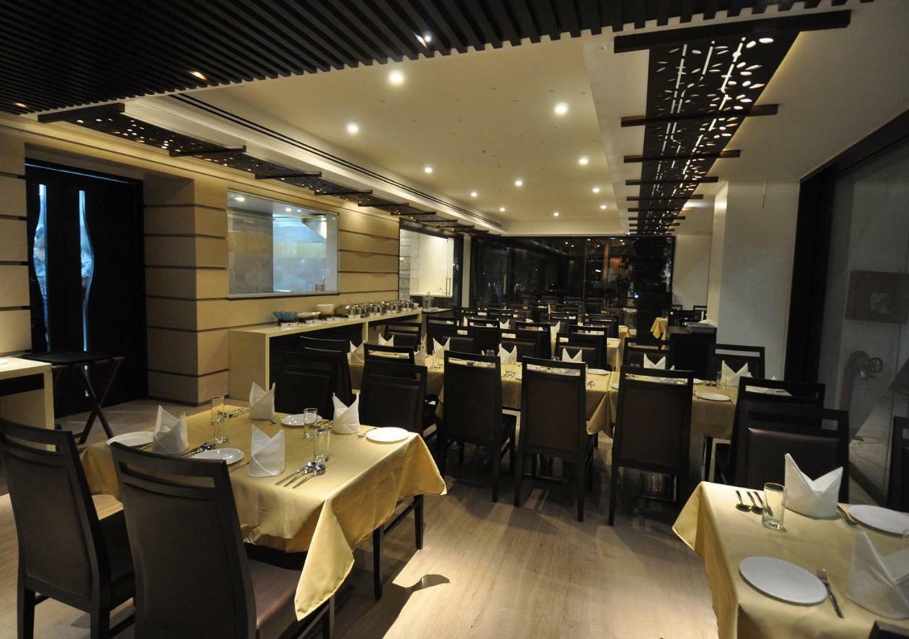 Tarawade Clarks Inn Пуна Экстерьер фото